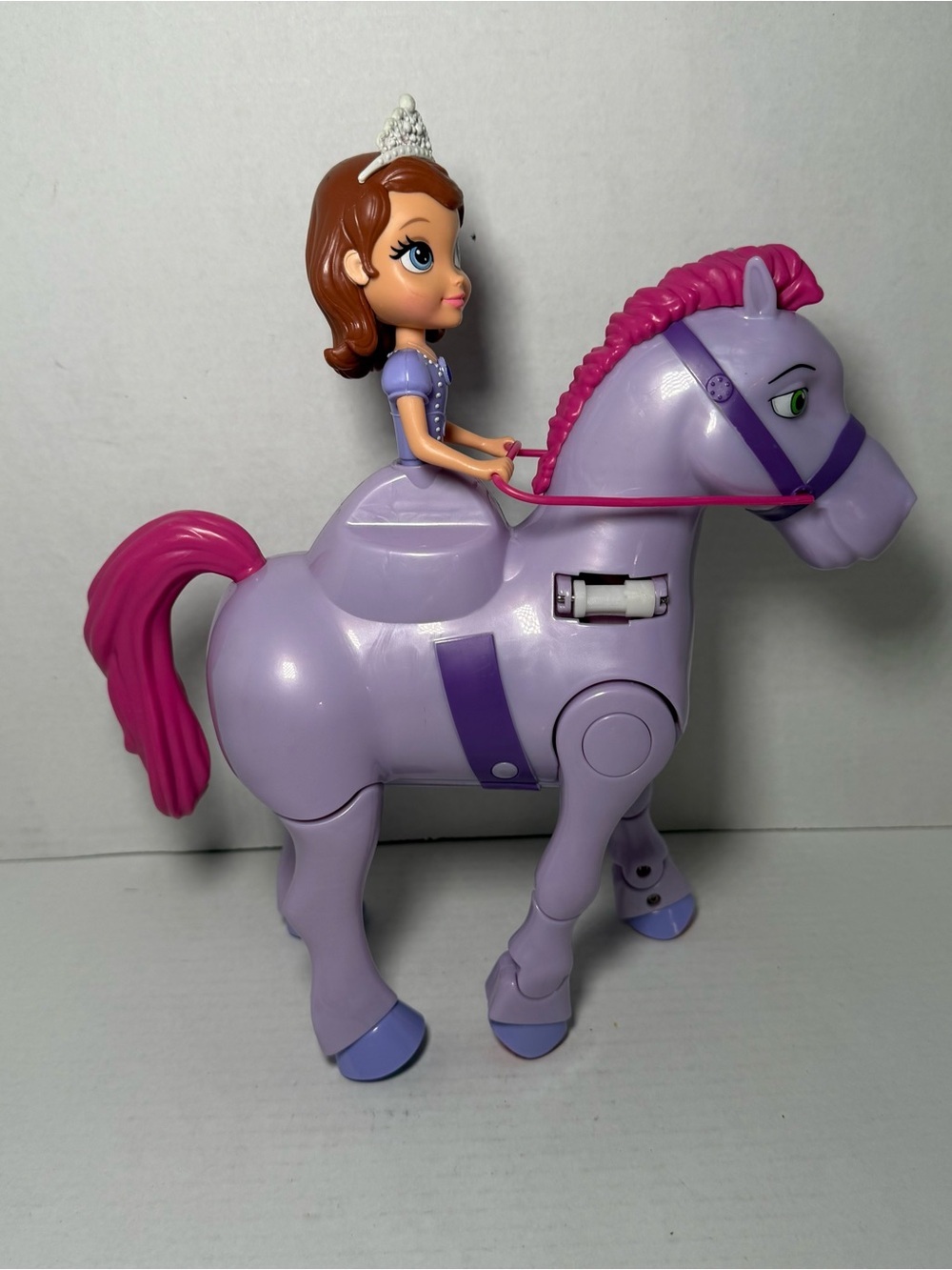 Disney Junior Sofia the First Minimum Horse Figure DOES NOT WORK